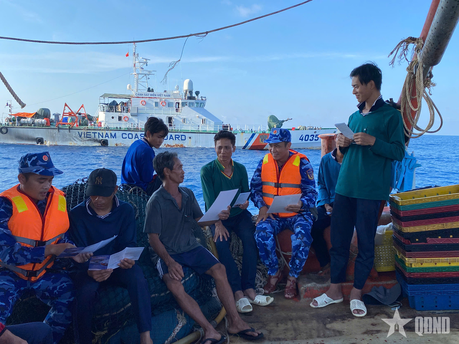 Hải đoàn 42 tăng cường tuyên truyền, phổ biến pháp luật cho ngư dân